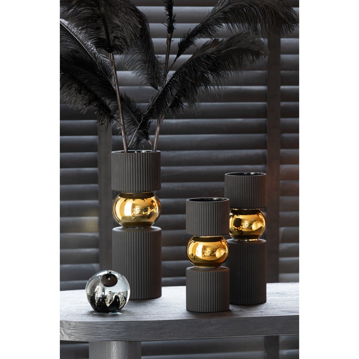 J -line Presse Paper Magic - Glass - Gold / Black - Medium